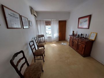 Casa 2 dormitorios en PH Ideal Consultorios/Oficina Alem 1700