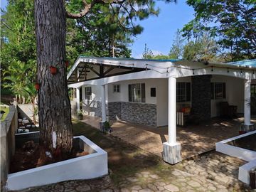 Oportunidad! Se Vende Casa en Altos de Cerro Azul