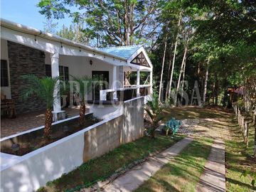 Oportunidad! Se Vende Casa en Altos de Cerro Azul