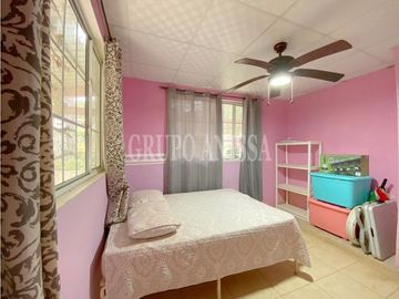 Oportunidad! Se Vende Casa en Altos de Cerro Azul