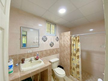 Oportunidad! Se Vende Casa en Altos de Cerro Azul