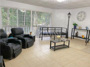 Oportunidad! Se Vende Casa en Altos de Cerro Azul