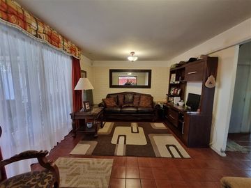 Casa Esquina en venta de 3 dorm y 3 Estac. en La Florida