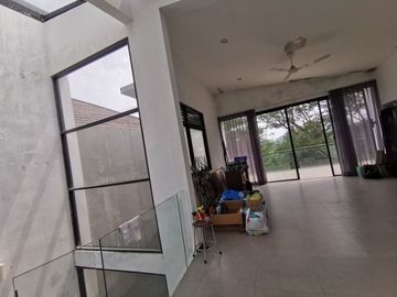 Dijual Rumah Besar Vermont Parkland Blok i BSD Tangerang Model Minimalis