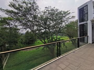 Dijual Rumah Besar Vermont Parkland Blok i BSD Tangerang Model Minimalis
