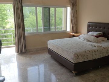 Rumah pantai mutiara,3 lantai, SHM,harga 5M