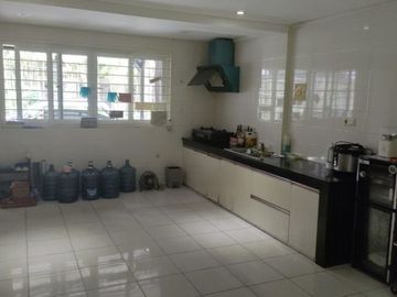 Rumah pantai mutiara,3 lantai, SHM,harga 5M
