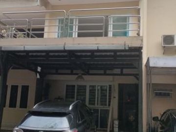 Rumah pantai mutiara,3 lantai, SHM,harga 5M