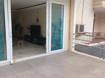 Rumah pantai mutiara,3 lantai, SHM,harga 5M