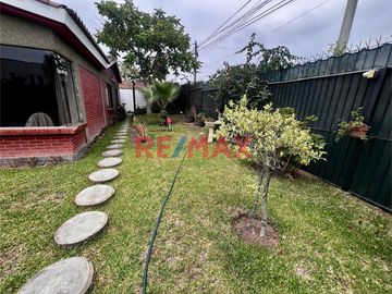 🏡 VENTA CASA Ubicada en uno de los sectores más solicitados de La Molina, esta elegante propiedad de 650 m² de terreno y 305 m² de construcción con do