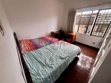 🏡 VENTA CASA Ubicada en uno de los sectores más solicitados de La Molina, esta elegante propiedad de 650 m² de terreno y 305 m² de construcción con do