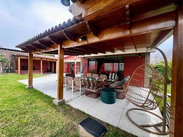 🏡 VENTA CASA Ubicada en uno de los sectores más solicitados de La Molina, esta elegante propiedad de 650 m² de terreno y 305 m² de construcción con do