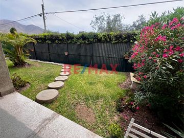 🏡 VENTA CASA Ubicada en uno de los sectores más solicitados de La Molina, esta elegante propiedad de 650 m² de terreno y 305 m² de construcción con do