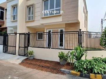Rumah Brandnew Hook Minimalis Modern One Gate Di Gading Serpong