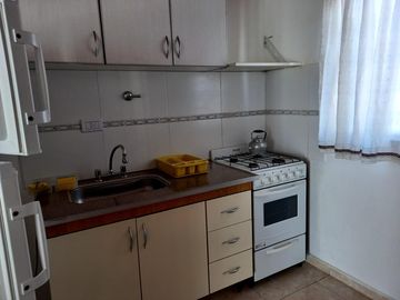 VENTA DPTO TIPO CASA 3 AMBIENTES, CON PATIO Y GARAJE, MAR DEL TUYU