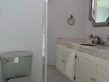 Casa en Venta en Fraccionamiento Arcada Alameda en Celaya Gto .