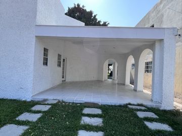 Casa en Venta en Fraccionamiento Arcada Alameda en Celaya Gto .