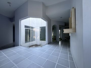 Casa en Venta en Fraccionamiento Arcada Alameda en Celaya Gto .