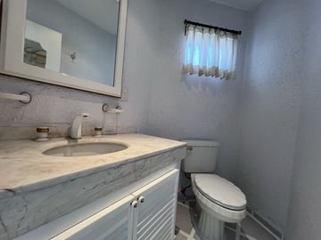 Casa en Venta en Fraccionamiento Arcada Alameda en Celaya Gto .