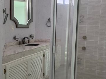 Casa en Venta en Fraccionamiento Arcada Alameda en Celaya Gto .