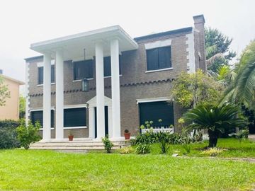 Chalet en venta en Castelar Norte