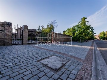 5D + servicios/Piscina/Quincho/Condominio