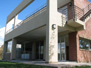 Casa en Los Sauces, Nordelta