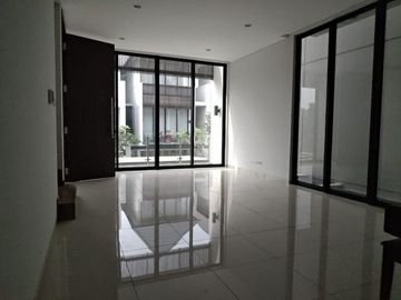 Rumah sewa kosongan dalam cluster di sereniahills lebak bulus