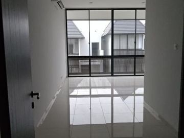 Rumah sewa kosongan dalam cluster di sereniahills lebak bulus