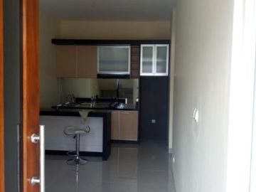 Rumah Second Town House Dalam Komplek Cipadu Anti Banjir