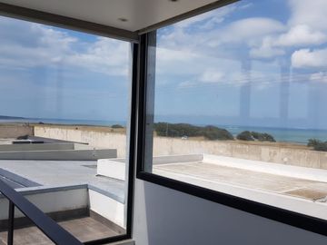 Casa de diseño sobre ruta 11 sur