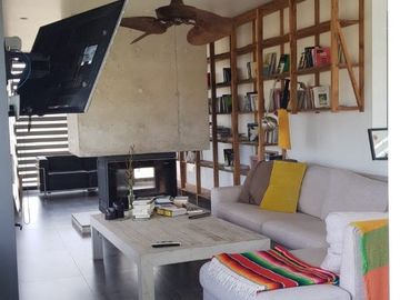 Casa de diseño sobre ruta 11 sur