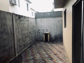 Venta de casa cuatro habitaciones en urbanización Arboletta km 15,5 de la vía Salitre