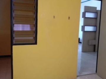 MURAH Rumah Siap Huni Perum Sukolilo ada Kitchen set, bufet