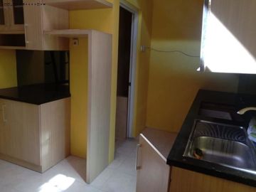 MURAH Rumah Siap Huni Perum Sukolilo ada Kitchen set, bufet