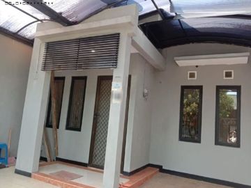 MURAH Rumah Siap Huni Perum Sukolilo ada Kitchen set, bufet