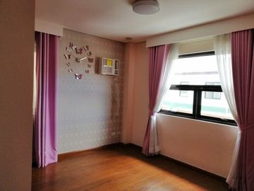 4 Bedroom Single Attached House & Lot in Culiat, Quezon City