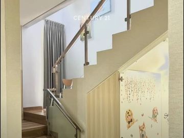 Rumah Sudah Renovasi Furnished Di Alam Sutera 5493