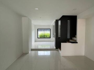 3 Bedroom Townhouse for sale at Malada Maz