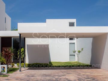 Casas en venta en Privada Residencial con recamara en planta baja en Merida