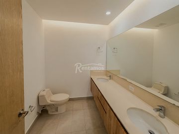 casa en arriendo en loma del atravesado. Cod A777290