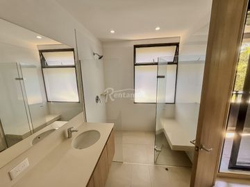 casa en arriendo en loma del atravesado. Cod A777290