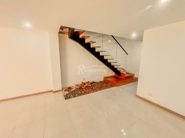 casa en arriendo en loma del atravesado. Cod A777290