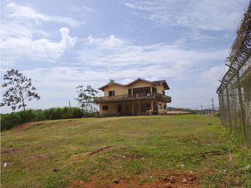 Se Vende Terreno de 2,400 Mts2 en Nuevo Emperador