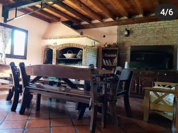 CHALET, 5 AMBIENTES, PILETA.