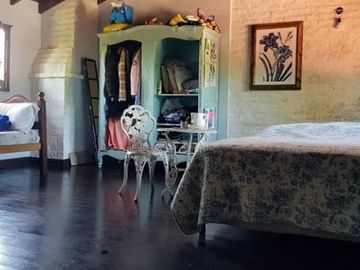 CHALET, 5 AMBIENTES, PILETA.