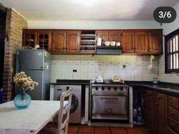 CHALET, 5 AMBIENTES, PILETA.