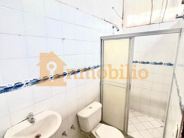 Casa de un nivel en el barrio Comuneros
