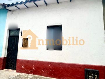 Casa de un nivel en el barrio Comuneros
