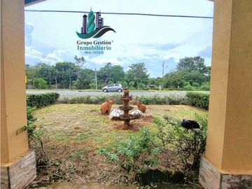 VENDO CASA COMERCIAL  EN VIA PRINCIPAL ALGARROBOS